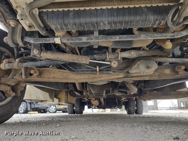 image for item DR8284 2015 Ford E450 Super Duty El Dorado  shuttle bus