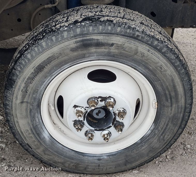 image for item DR8284 2015 Ford E450 Super Duty El Dorado  shuttle bus