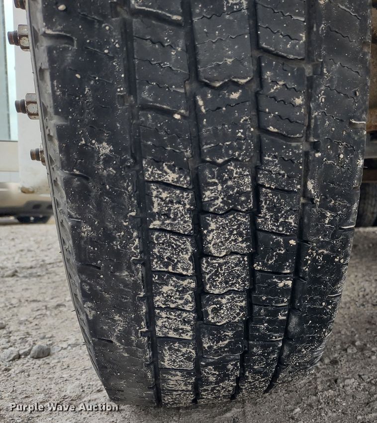 image for item DR8284 2015 Ford E450 Super Duty El Dorado  shuttle bus