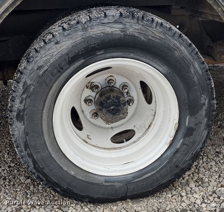 image for item DR8284 2015 Ford E450 Super Duty El Dorado  shuttle bus