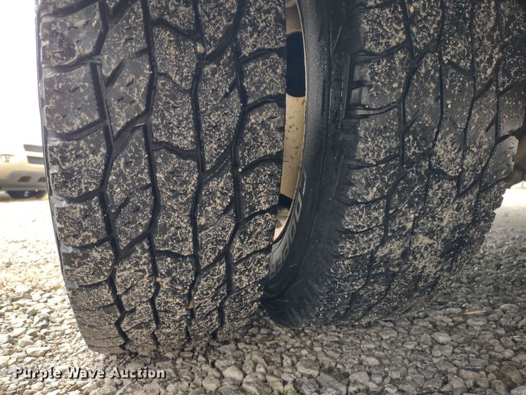 image for item DR8284 2015 Ford E450 Super Duty El Dorado  shuttle bus