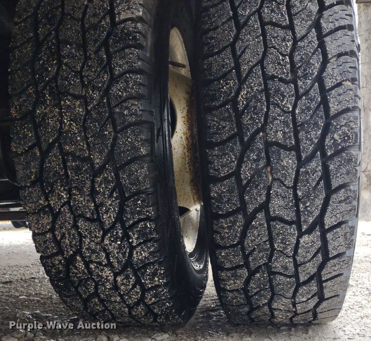 image for item DR8284 2015 Ford E450 Super Duty El Dorado  shuttle bus