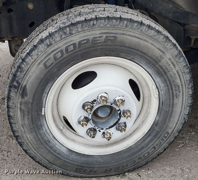 image for item DR8284 2015 Ford E450 Super Duty El Dorado  shuttle bus