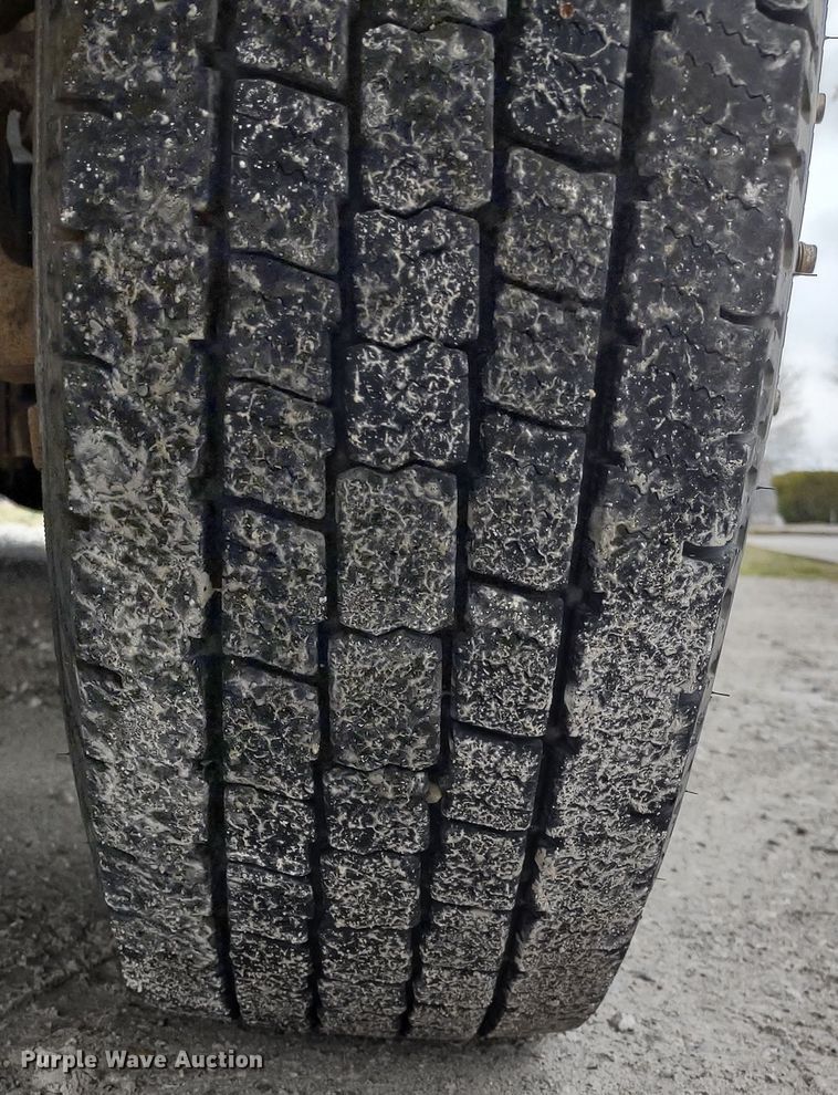 image for item DR8284 2015 Ford E450 Super Duty El Dorado  shuttle bus