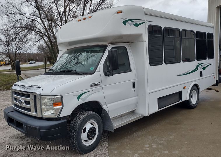 image for item DR8285 2013 Ford E450 Super Duty  shuttle bus
