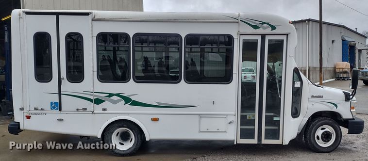 image for item DR8285 2013 Ford E450 Super Duty  shuttle bus