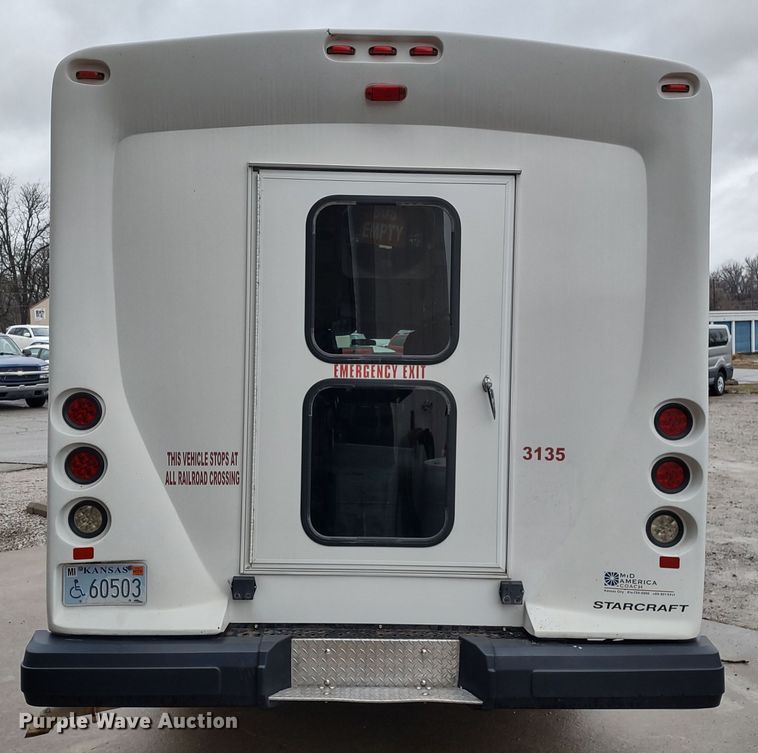 image for item DR8285 2013 Ford E450 Super Duty  shuttle bus