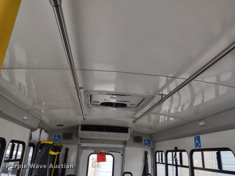 image for item DR8285 2013 Ford E450 Super Duty  shuttle bus