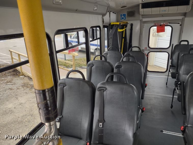 image for item DR8285 2013 Ford E450 Super Duty  shuttle bus