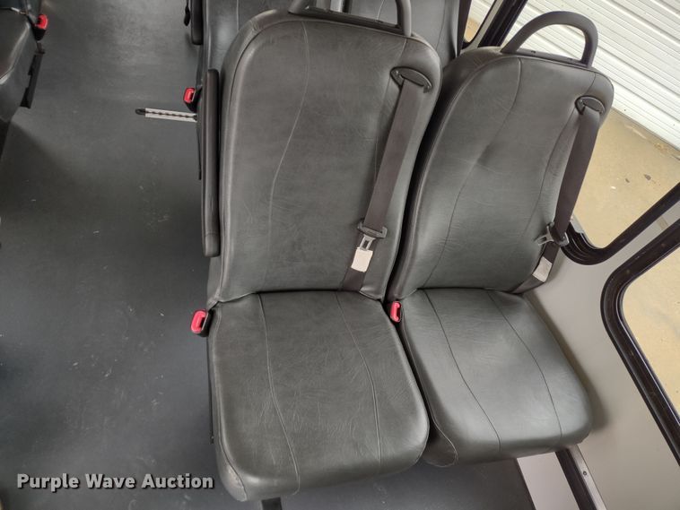 image for item DR8285 2013 Ford E450 Super Duty  shuttle bus