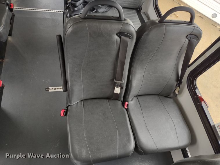 image for item DR8285 2013 Ford E450 Super Duty  shuttle bus