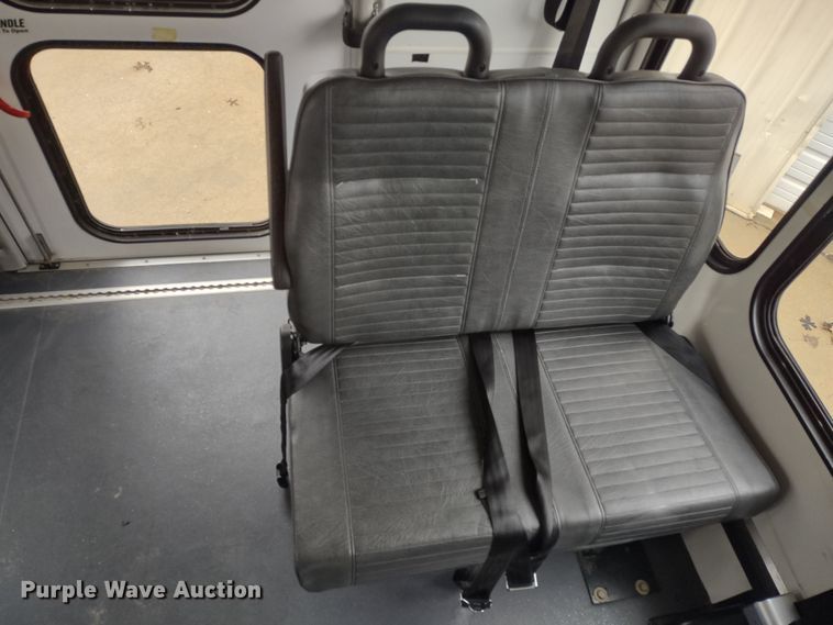 image for item DR8285 2013 Ford E450 Super Duty  shuttle bus