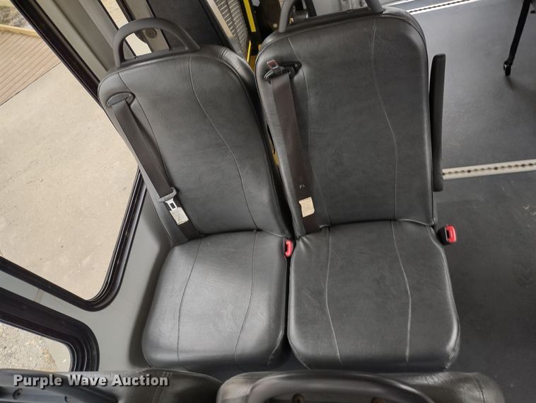 image for item DR8285 2013 Ford E450 Super Duty  shuttle bus