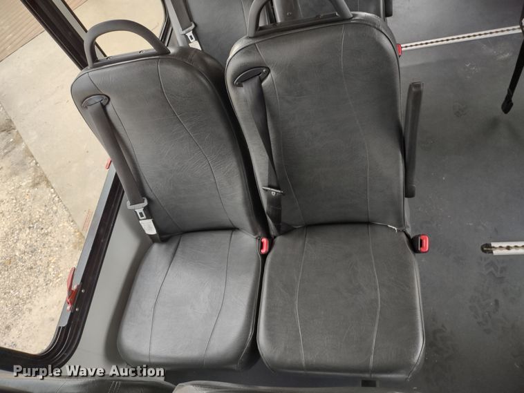 image for item DR8285 2013 Ford E450 Super Duty  shuttle bus