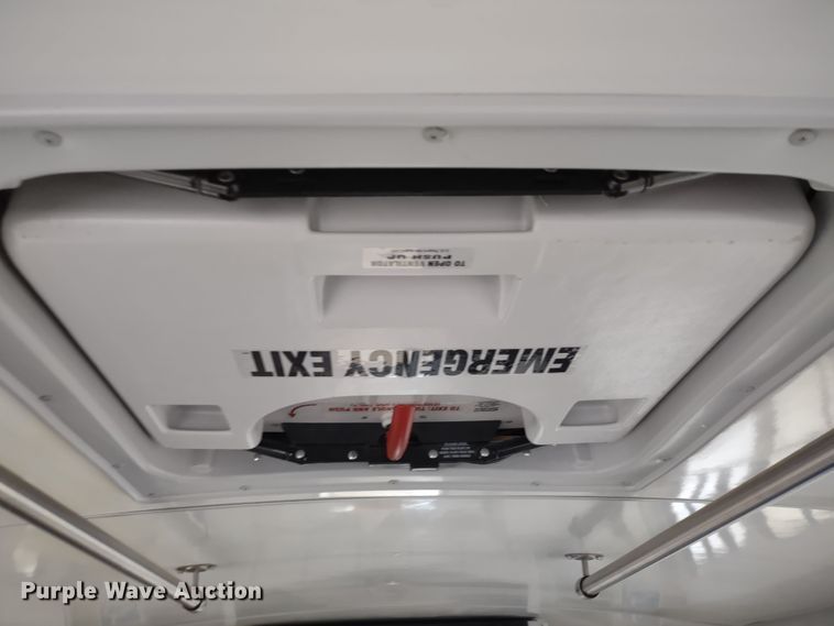 image for item DR8285 2013 Ford E450 Super Duty  shuttle bus