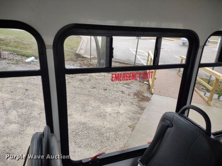 image for item DR8285 2013 Ford E450 Super Duty  shuttle bus