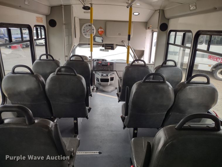 image for item DR8285 2013 Ford E450 Super Duty  shuttle bus