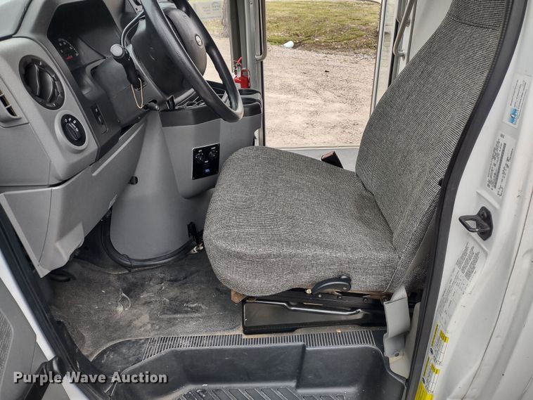 image for item DR8285 2013 Ford E450 Super Duty  shuttle bus