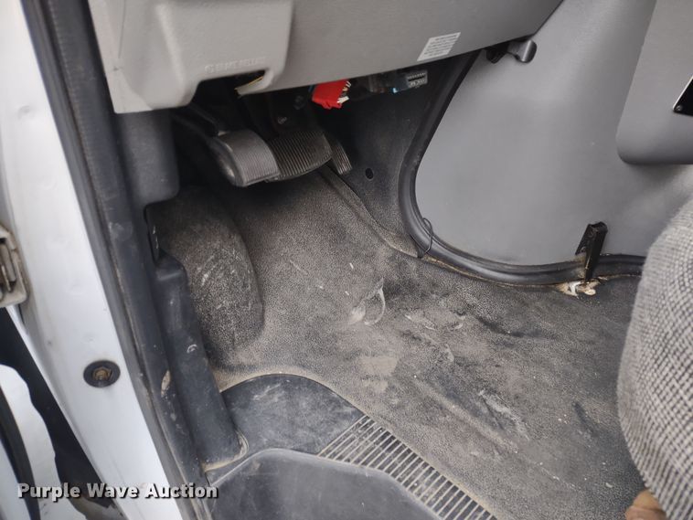 image for item DR8285 2013 Ford E450 Super Duty  shuttle bus