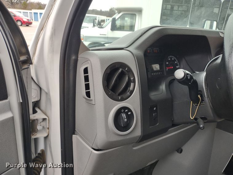 image for item DR8285 2013 Ford E450 Super Duty  shuttle bus