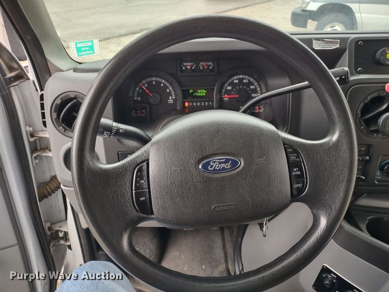 image for item DR8285 2013 Ford E450 Super Duty  shuttle bus