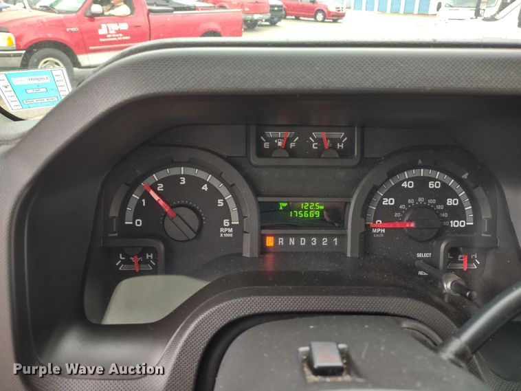 image for item DR8285 2013 Ford E450 Super Duty  shuttle bus