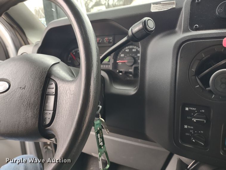 image for item DR8285 2013 Ford E450 Super Duty  shuttle bus