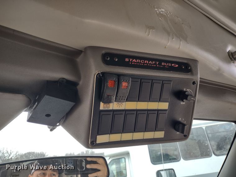 image for item DR8285 2013 Ford E450 Super Duty  shuttle bus