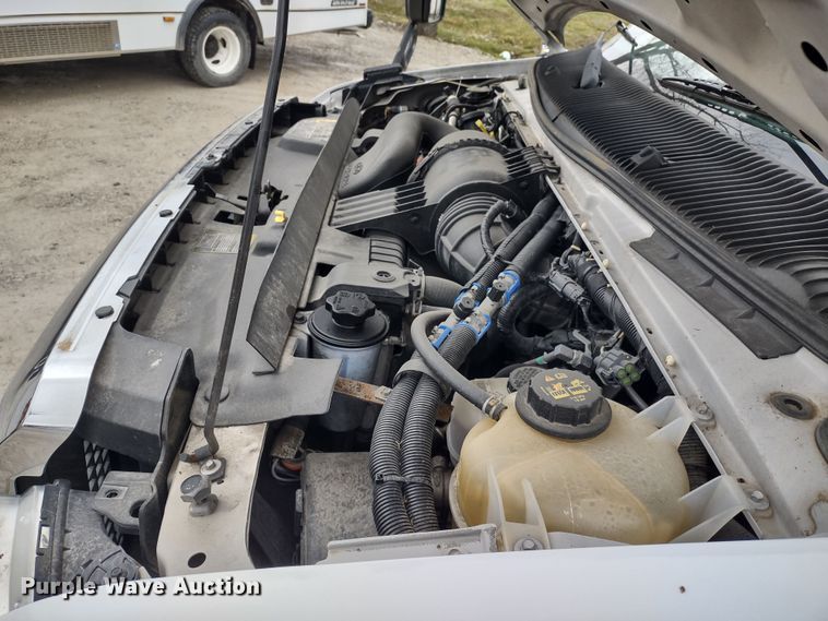 image for item DR8285 2013 Ford E450 Super Duty  shuttle bus