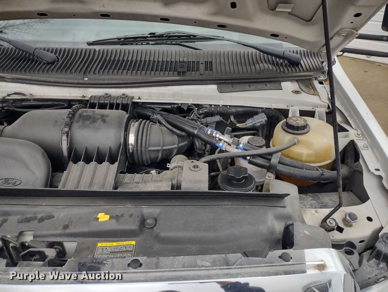 image for item DR8285 2013 Ford E450 Super Duty  shuttle bus