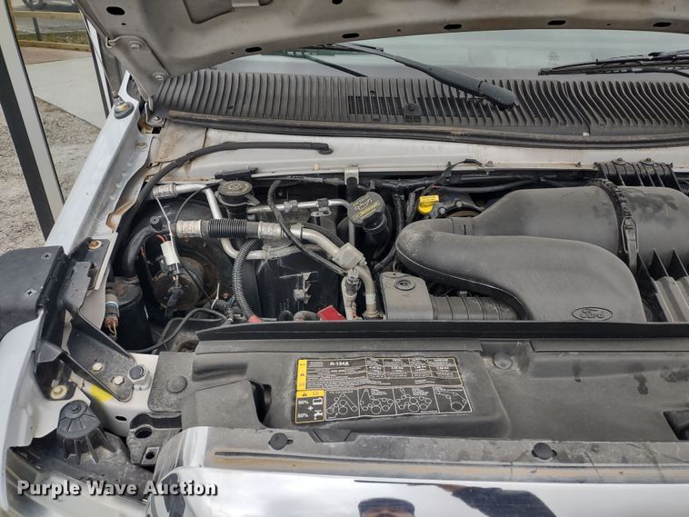 image for item DR8285 2013 Ford E450 Super Duty  shuttle bus