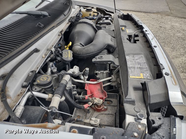 image for item DR8285 2013 Ford E450 Super Duty  shuttle bus