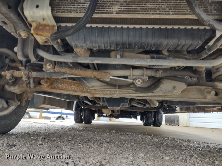 image for item DR8285 2013 Ford E450 Super Duty  shuttle bus