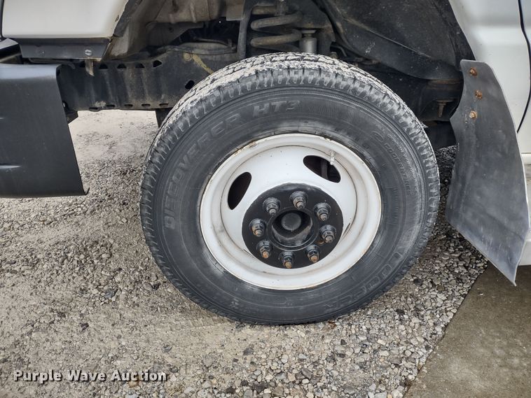 image for item DR8285 2013 Ford E450 Super Duty  shuttle bus