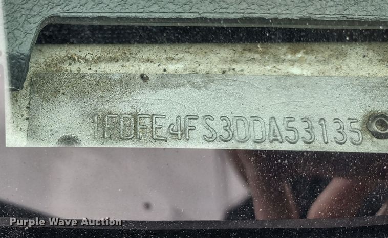 image for item DR8285 2013 Ford E450 Super Duty  shuttle bus