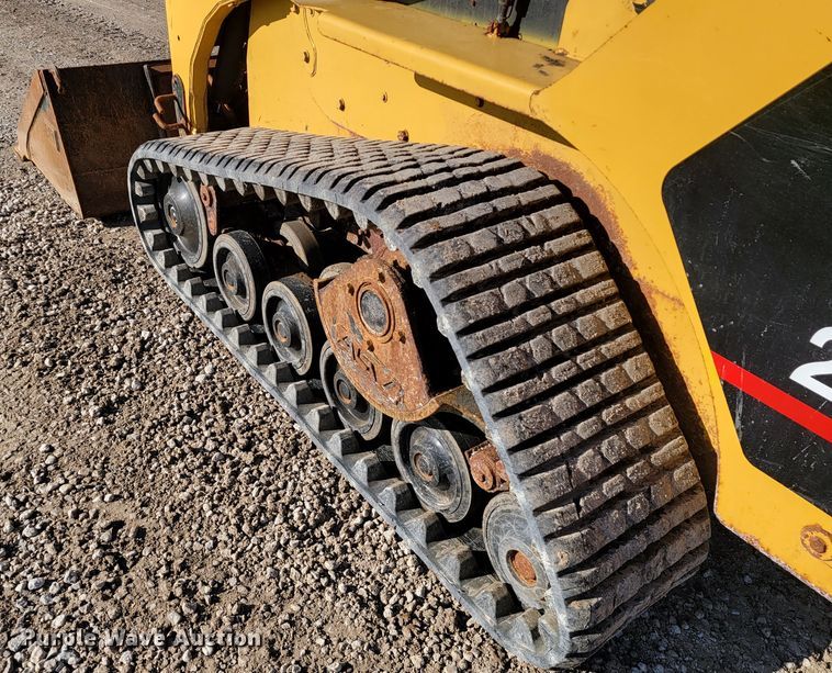 image for item HG9457 2003 Caterpillar 257  tracked skid steer loader