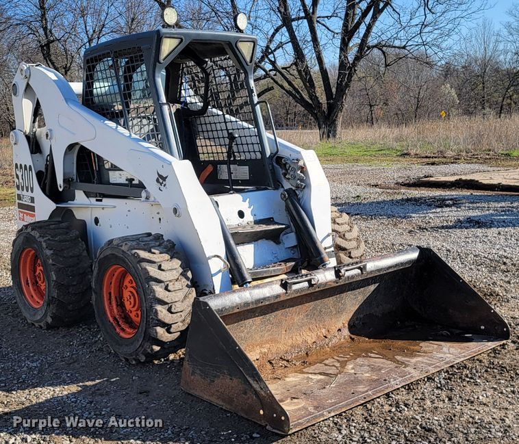 image for item HG9463 2007 Bobcat S300  skid steer loader