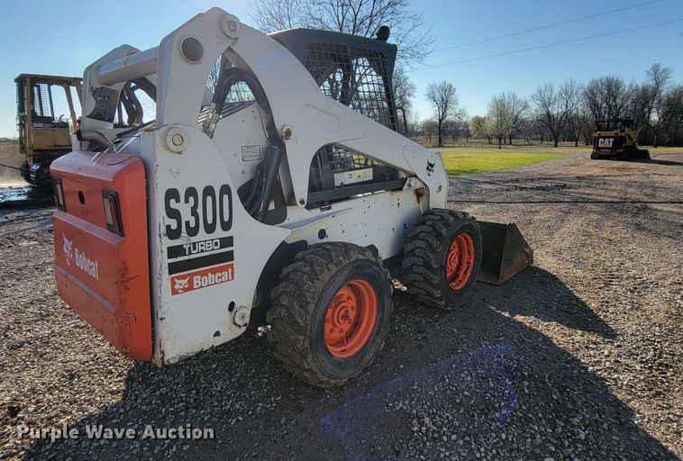 image for item HG9463 2007 Bobcat S300  skid steer loader