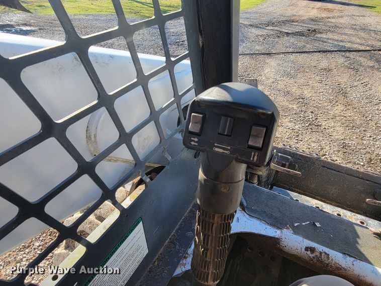 image for item HG9463 2007 Bobcat S300  skid steer loader