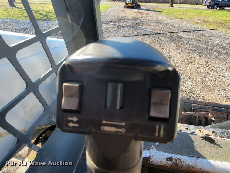 image for item HG9463 2007 Bobcat S300  skid steer loader