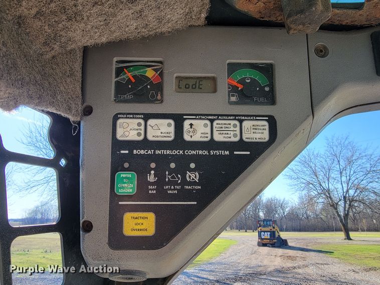 image for item HG9463 2007 Bobcat S300  skid steer loader