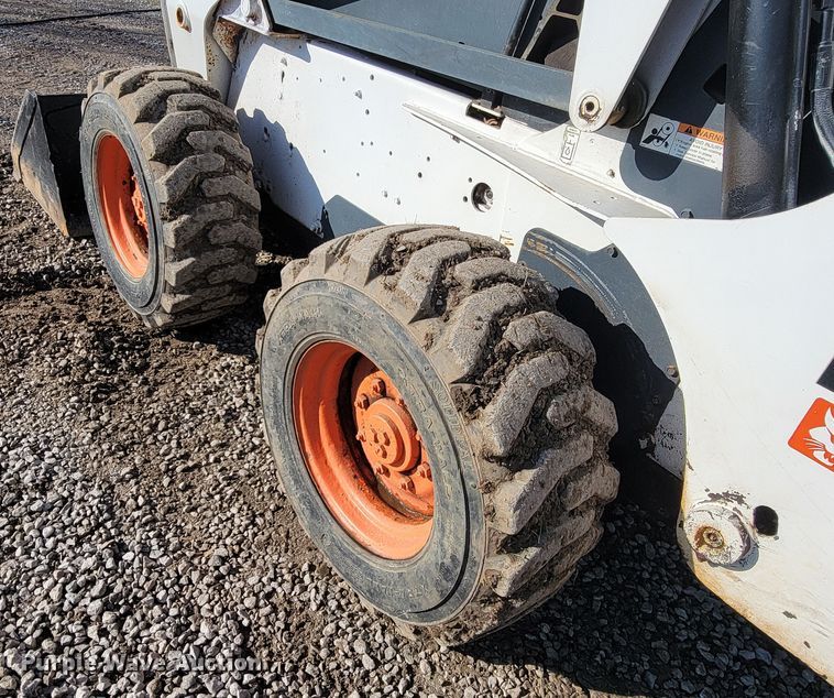image for item HG9463 2007 Bobcat S300  skid steer loader