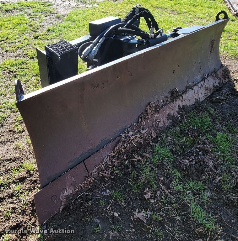 image for item HG9467 2011 Caterpillar  skid steer dozer blade