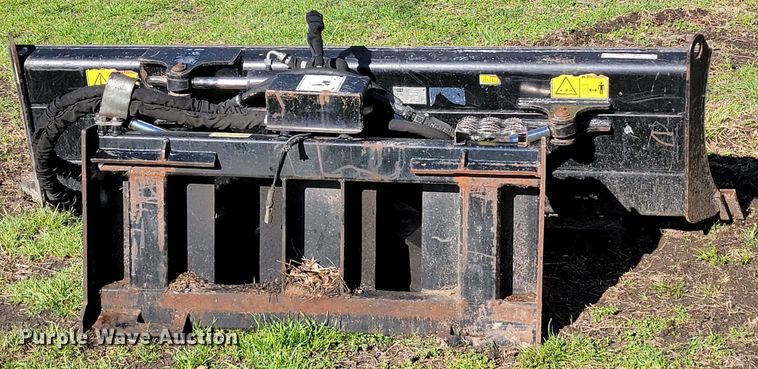 image for item HG9467 2011 Caterpillar  skid steer dozer blade