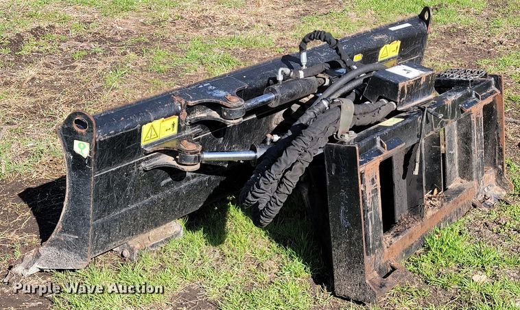 image for item HG9467 2011 Caterpillar  skid steer dozer blade