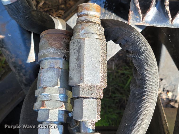 image for item HG9467 2011 Caterpillar  skid steer dozer blade