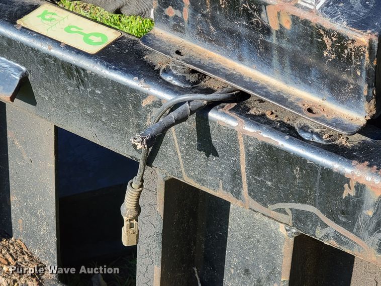 image for item HG9467 2011 Caterpillar  skid steer dozer blade