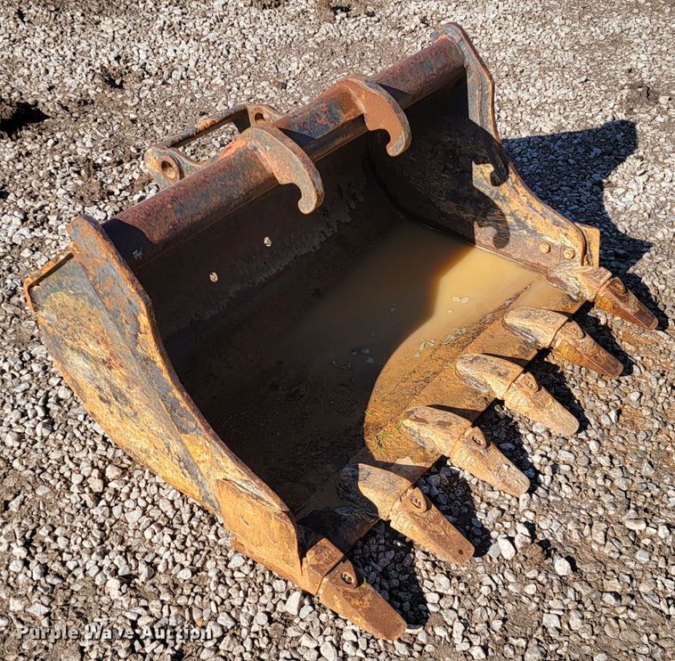 image for item HG9472 Bobcat CL3  excavator bucket
