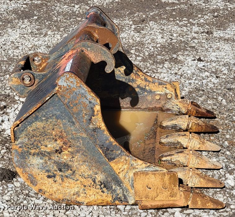 image for item HG9472 Bobcat CL3  excavator bucket