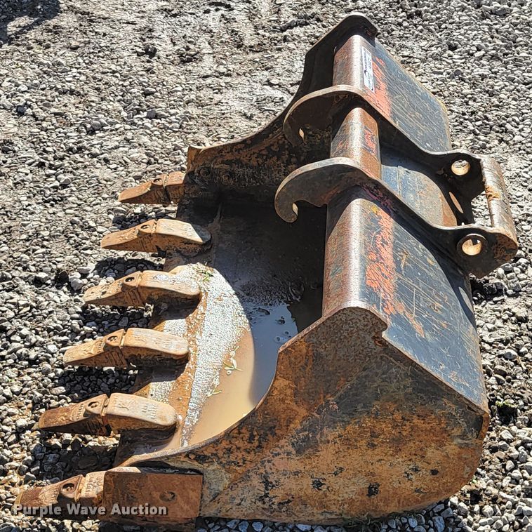 image for item HG9472 Bobcat CL3  excavator bucket